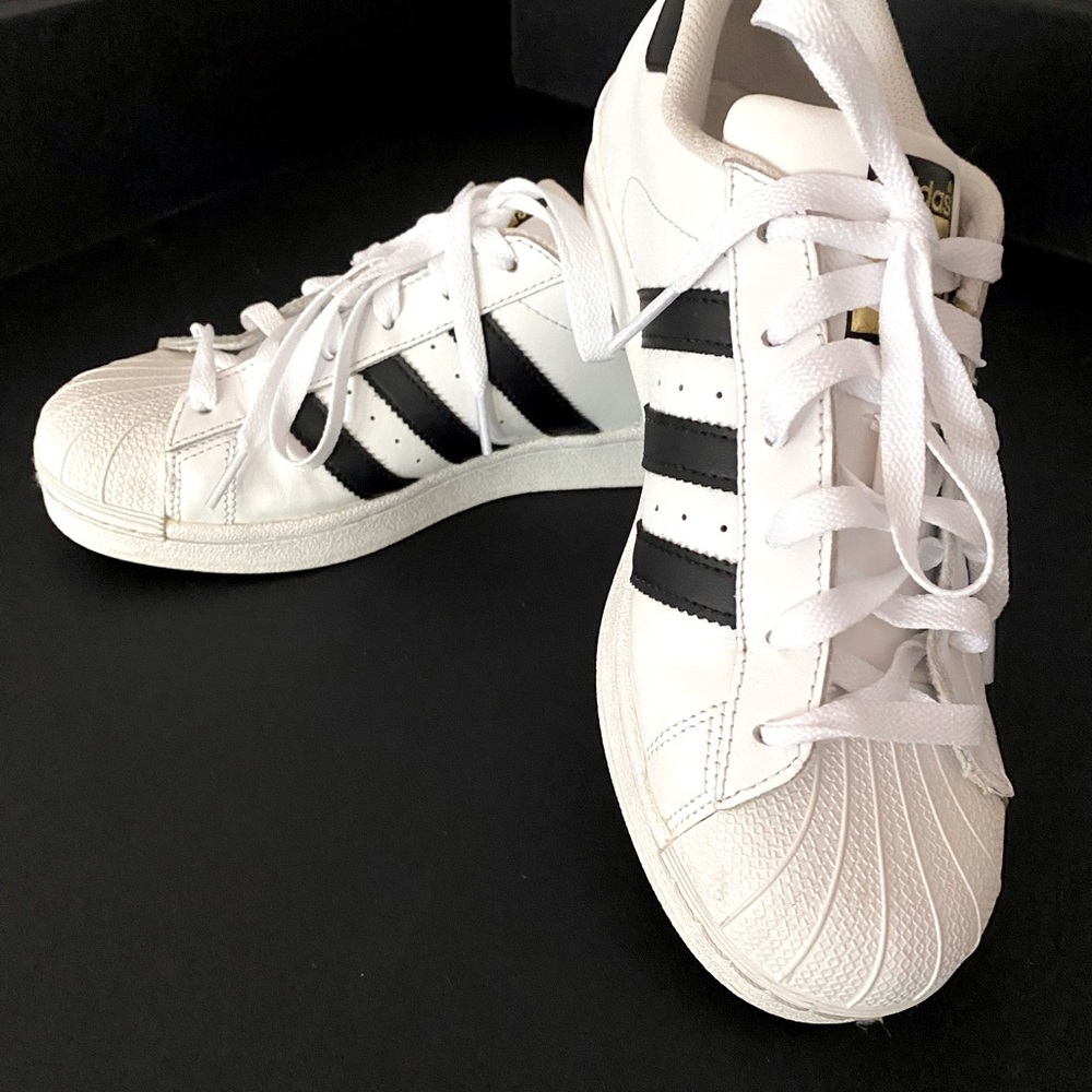 Adidas clam toe superstar leather runners